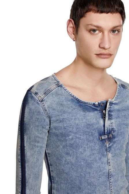 Hellblauer Diesel D-aemon-fs