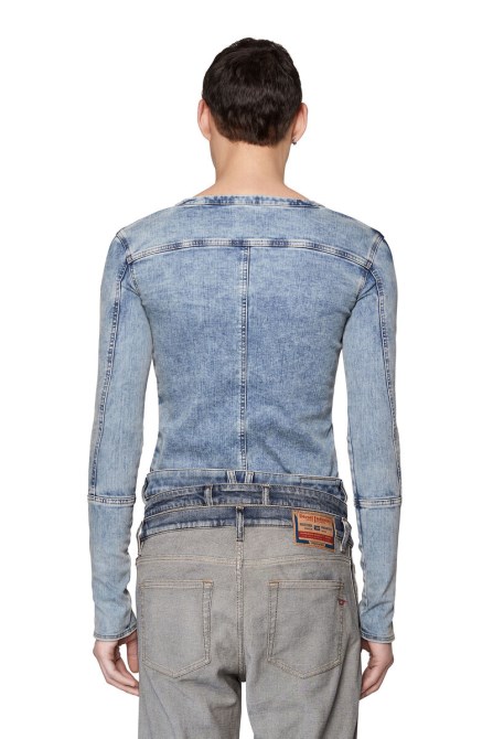 Hellblauer D-aemon-fs Diesel