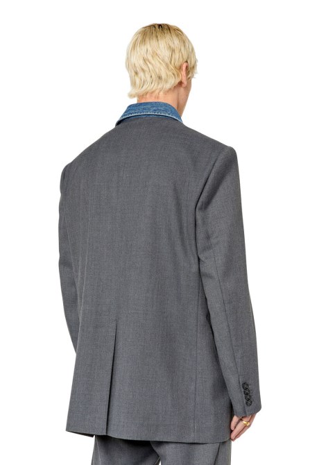 Grauer Diesel-j-abbas