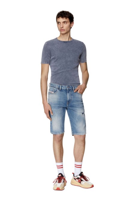 Hellblauer Schmal-kurz-diesel