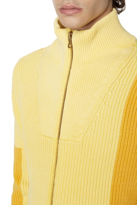 Gelber K-urtis-diesel