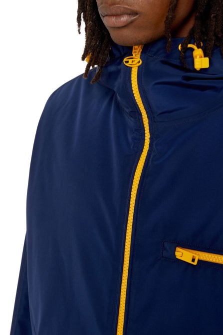 Dunkelblauer Diesel W-hennessy