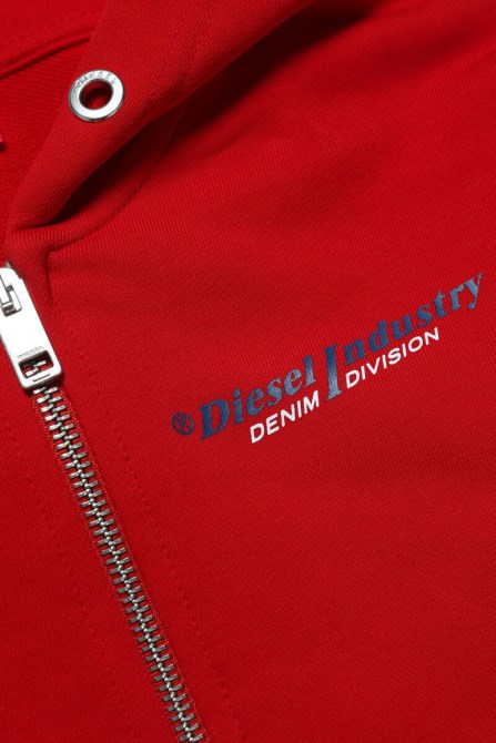 Sginnhoodzipind über Dieselrot