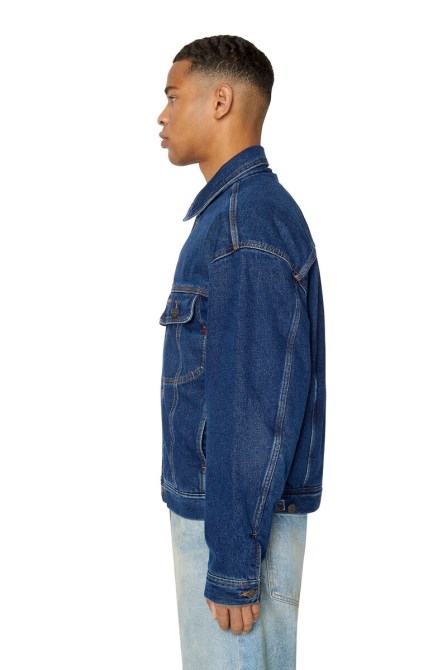 Dunkelblauer D-lillo-q Diesel