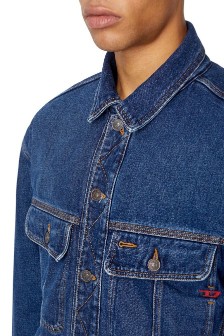 Dunkelblauer D-lillo-q Diesel