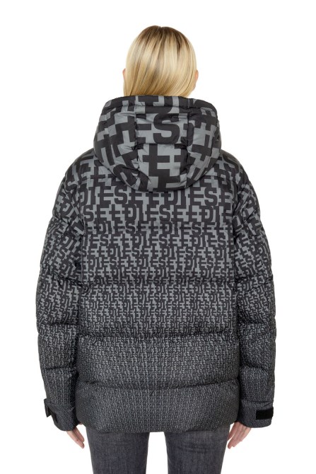 Dunkelgrauer Diesel W-step-mon