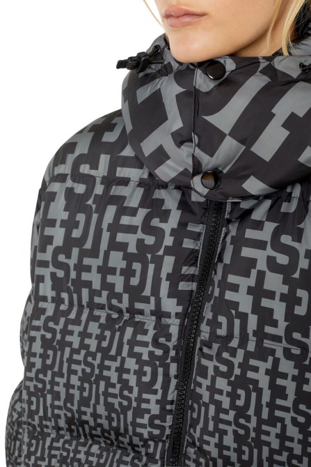 Dunkelgrauer Diesel W-step-mon