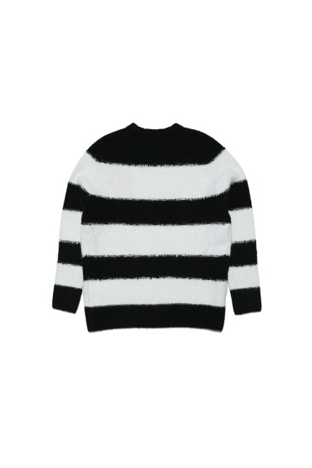 Schwarz/weißes Kviri über Diesel