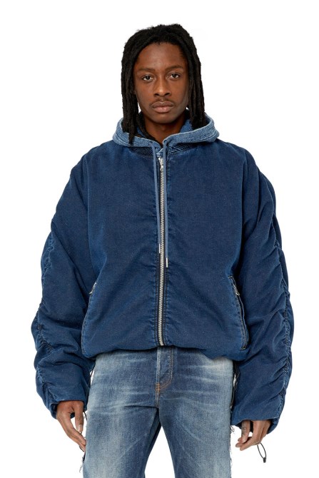 Dunkelblauer D-bressy Diesel