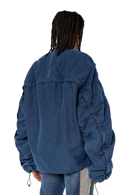 Dunkelblauer D-bressy Diesel