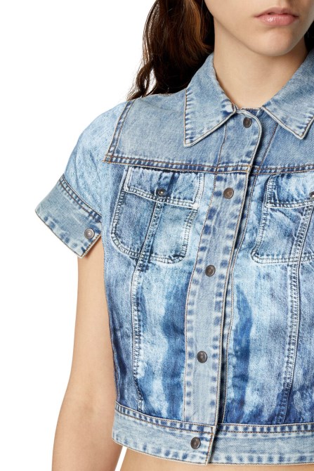 Hellblauer Diesel C-shirin