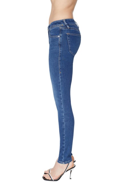 Mittelblaue Diesel 2018 Slandy-low 09c21 Super Skinny Jeans