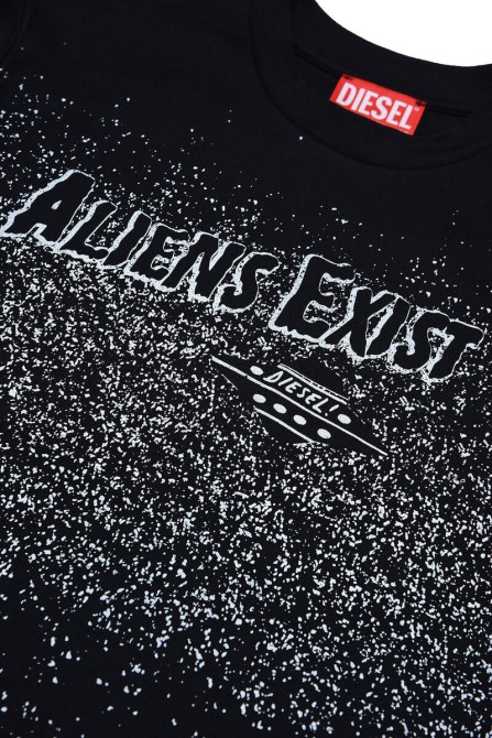 Schwarzer Diesel Tjustb71 Vorbei