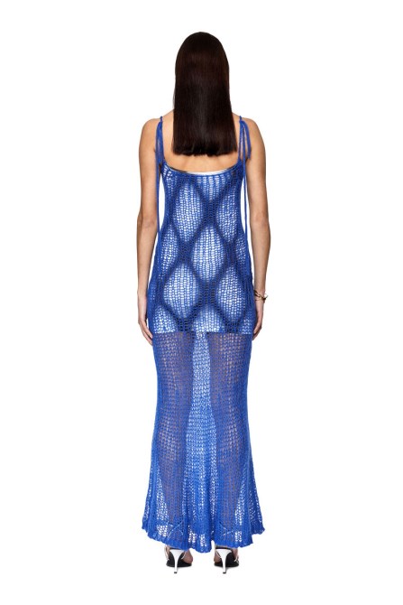 Blauer Diesel M-überlang