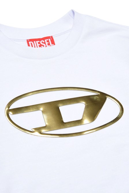 Diesel-sjoey über Weiß