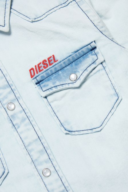 Hellblauer Ceko-diesel