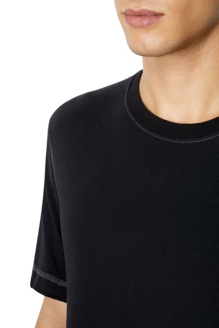 Schwarzer Diesel-t-juster