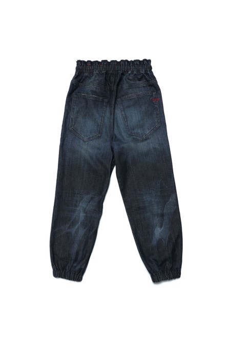 Dunkelblauer D-mauri-j Diesel