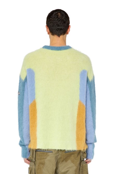 Hellblauer K-arney Diesel