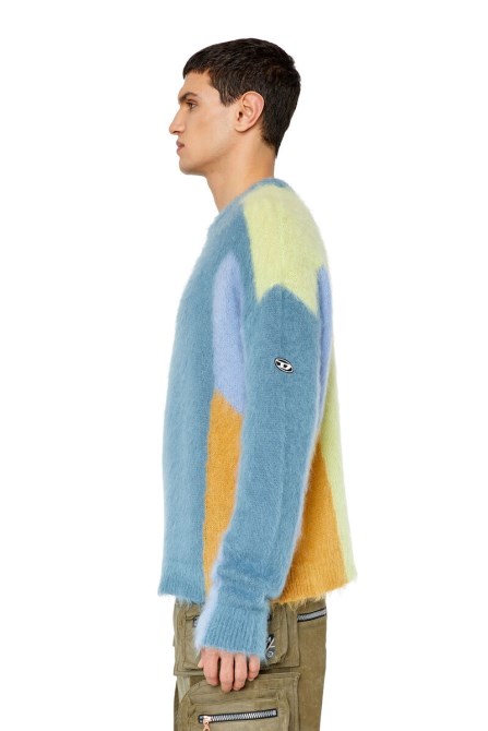 Hellblauer K-arney Diesel