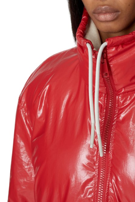 Roter W-jupiter Diesel