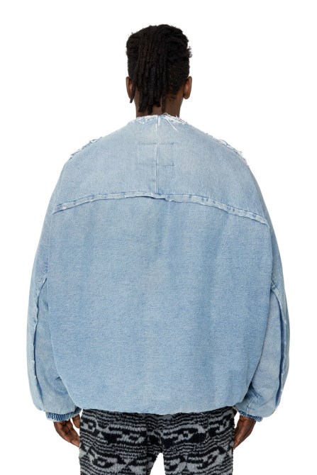 D-day-c Diesel In Hellblau