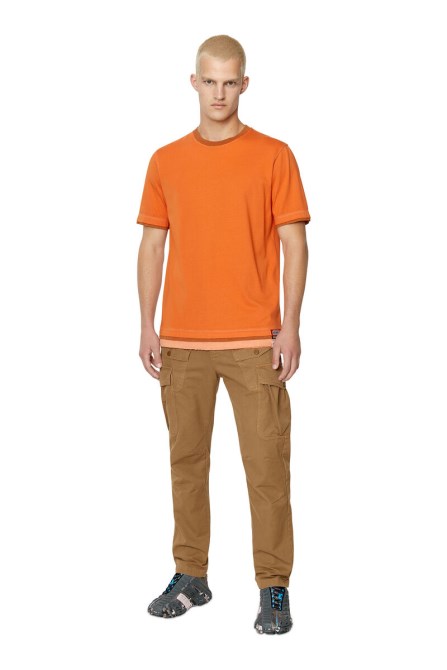 Orangefarbener T-Juster-Diesel