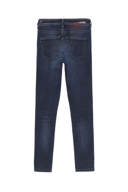 Dunkelblauer Diesel Doris