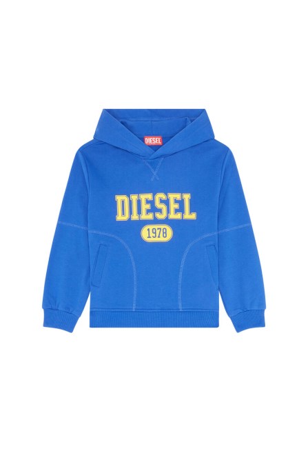 Diesel Spritzt über Blau