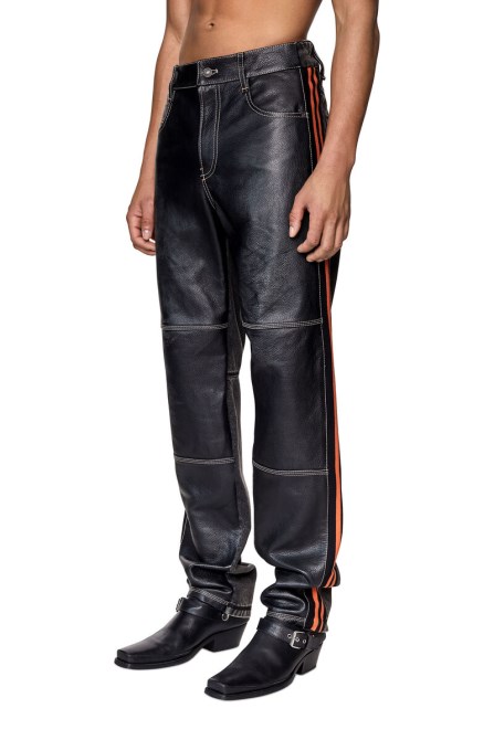 Schwarzer P-arbus-diesel