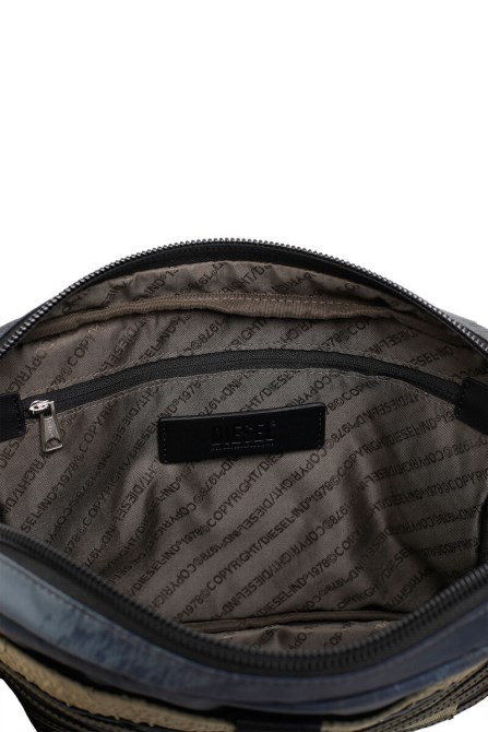 Grün/blauer Dieselhuli