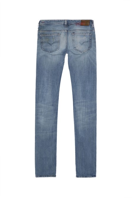 Hellblauer Diesel Thanaz