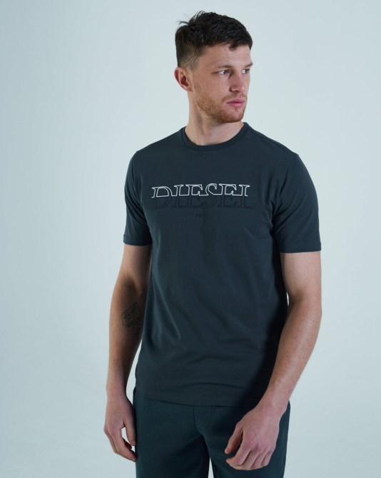 Gelber Diesel Caleb Tee Tiefer Teich